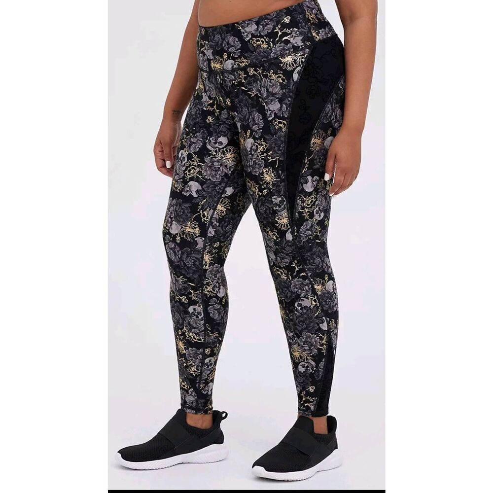 Torrid Lace Inset Legging FloralβSkull Black 4. 42 waist, 25 inseam, 13 rise a